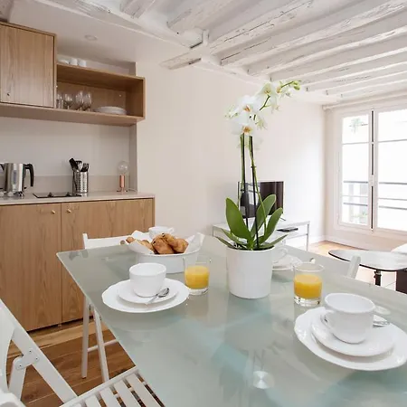 Apartment Marais 2